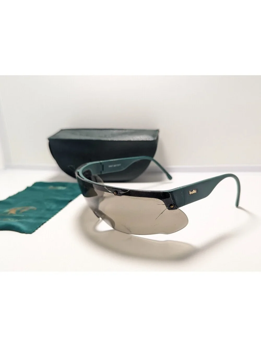 Bollé PAT 347.017 Outdoor Gray UV Green Classic Shield Unisex Sports Sunglasses